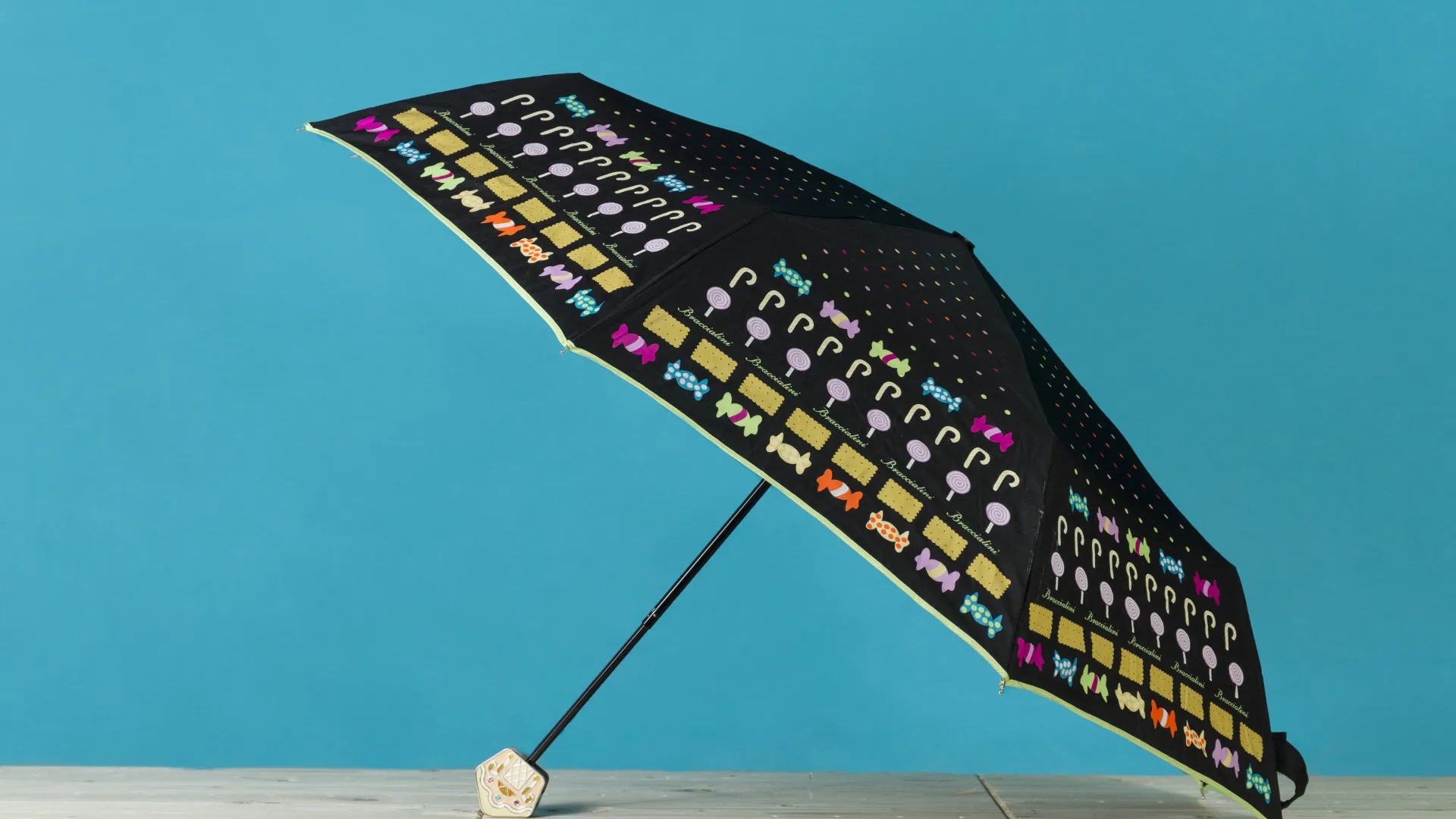 parapluie-personnalise-un-outil-marketing-a-fort-potentiel Parapluie personnalisé : un outil marketing à fort potentiel