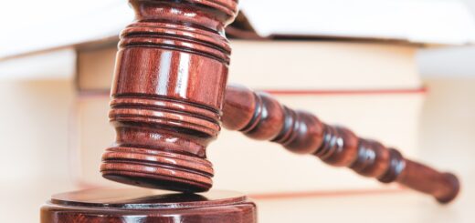 Quels_sont_les_débouchés_possibles_après_un_master_de_droit_?