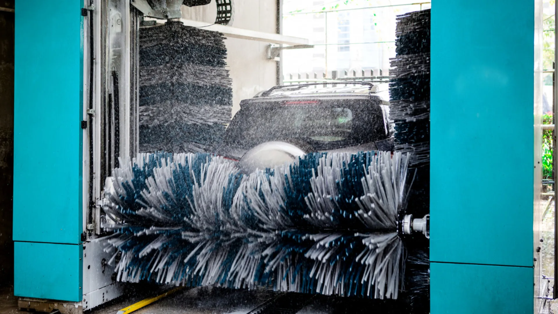 Portique de lavage ou tunnel de lavage : quelle solution pour votre station ?