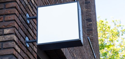 Boostez_l_image_de_votre_entreprise_avec_des_enseignes_drapeau_double_face