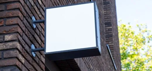 Boostez_l_image_de_votre_entreprise_avec_des_enseignes_drapeau_double_face Boostez_l_image_de_votre_entreprise_avec_des_enseignes_drapeau_double_face