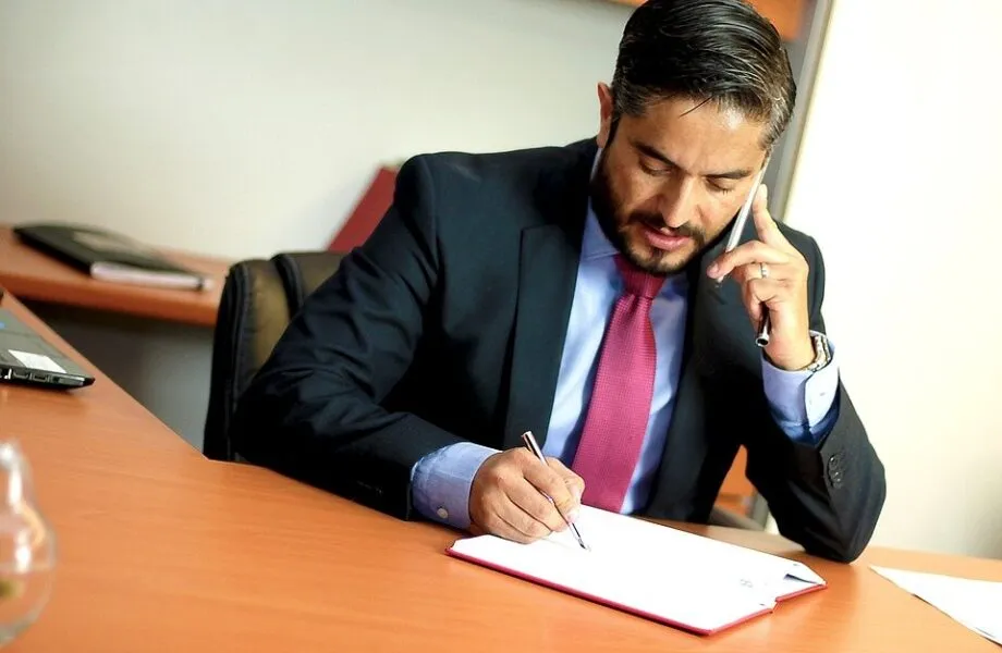 Comment_choisir_son_avocat_d’affaires?