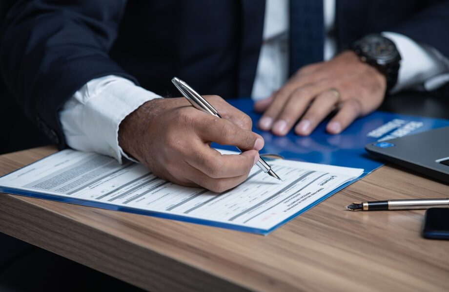 Comment_un_avocat_spécialisé_en_droit_commercial_peut_vous_aider_?