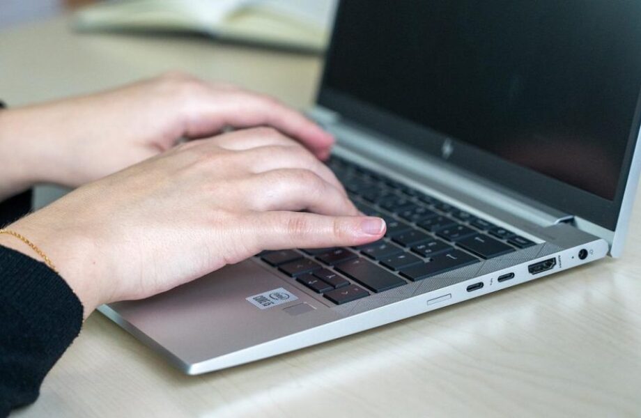 Quels_sont_les_avantages_d’utiliser_un_logiciel_SIRH_en_entreprise?