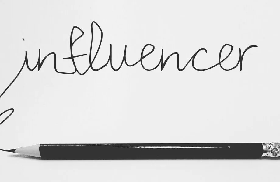 Les_10_influenceurs_tech_à_suivre_en_2024_:_tendances_et_innovations