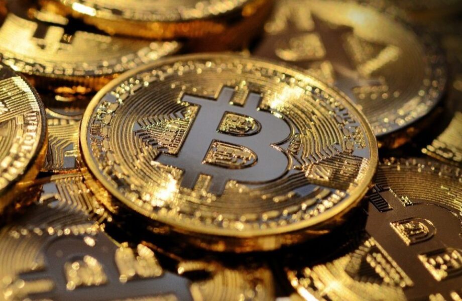 Quelle_est_la_différence_entre_le_minage_et_le_trading_de_Bitcoins_?