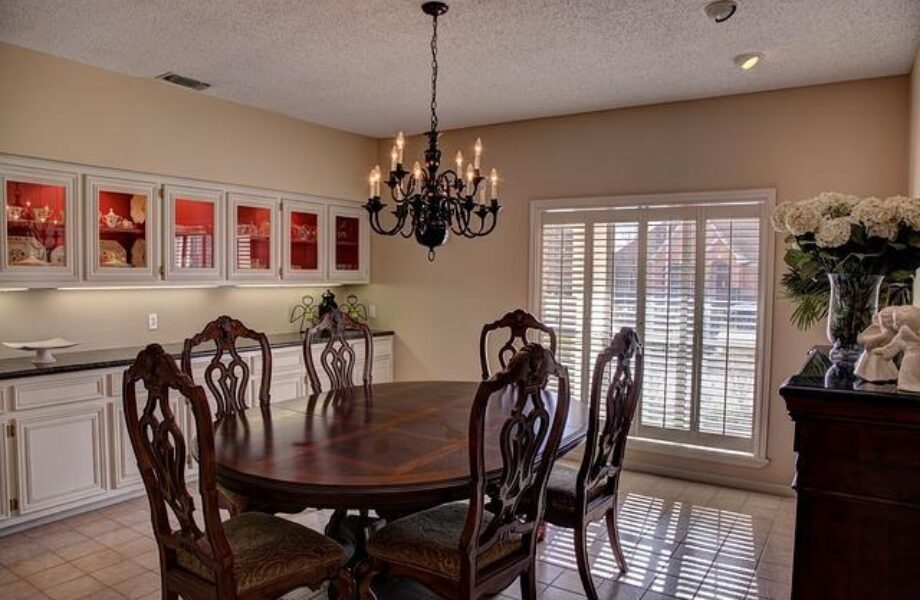 Astuces_pour_créer_un_ensemble_chaise_et_table_adaptés_pour_une_salle_à_manger