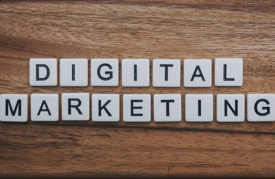 15_outils_et_applications_en_ligne_essentiels_pour_les_spécialistes_du_marketing_numérique