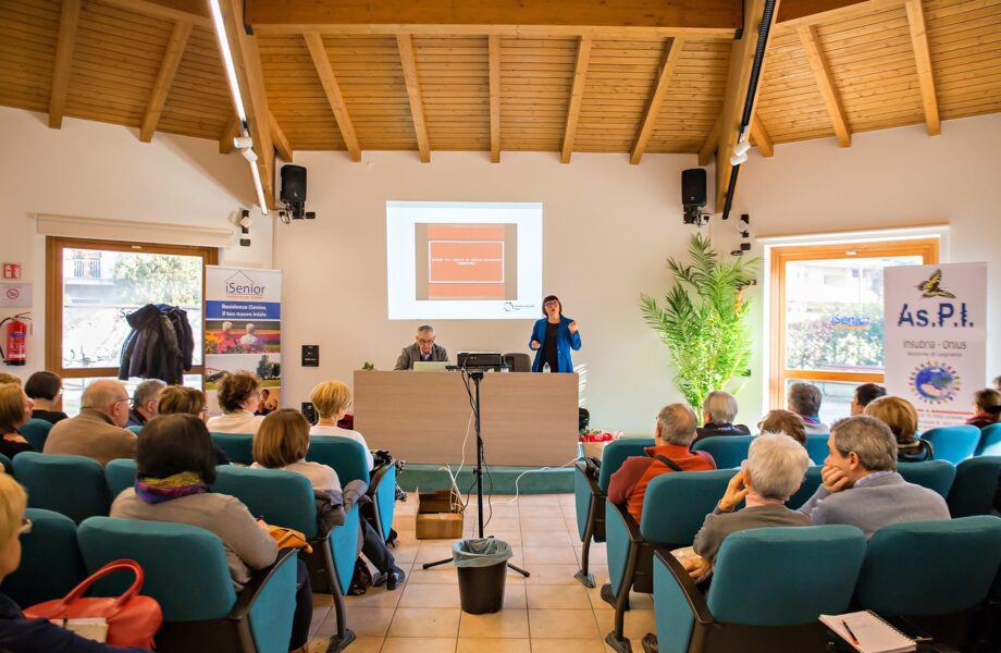 Comment réussir un événement d’entreprise impactant grâce à un conférencier professionnel ?