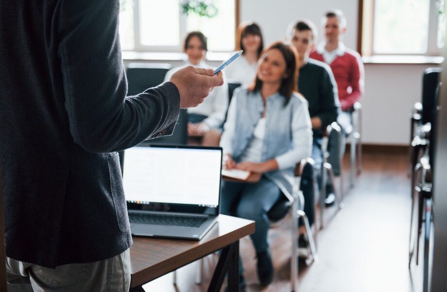 Comment_choisir_le_meilleur_Bachelor_en_Communication_Digitale_pour_booster_votre_carrière_dans_le_marketing_numérique_