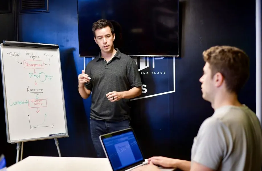 Le___learning_led_growth___:_la_nouvelle_tendance_pour_accélérer_sa_carrière_dans_le_marketing